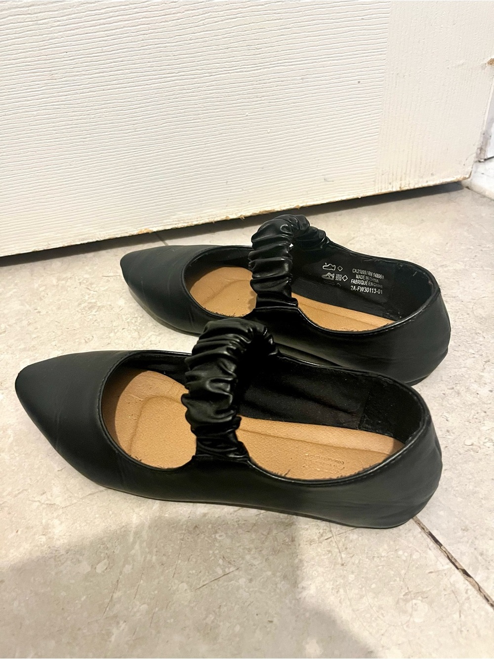 3/30$💥 Ardene Black Pointed Toe Mary Jane Ballet Flats Size 9 Women Ruched Strap - Picture 9 of 9